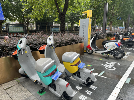 貓先生智能電動車無線充電樁合作，垃圾分類設(shè)備廠家